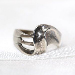 Sterling Silver - Twisted Crossover Ring - size 5.5